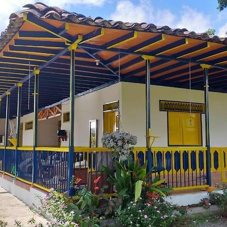 Casa Finca Villa Luz A 800 Mts Del Parque Del Cafe Montenegro Buitenkant foto