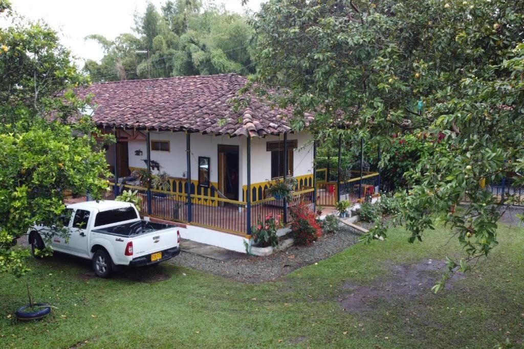Casa Finca Villa Luz A 800 Mts Del Parque Del Cafe Montenegro Buitenkant foto