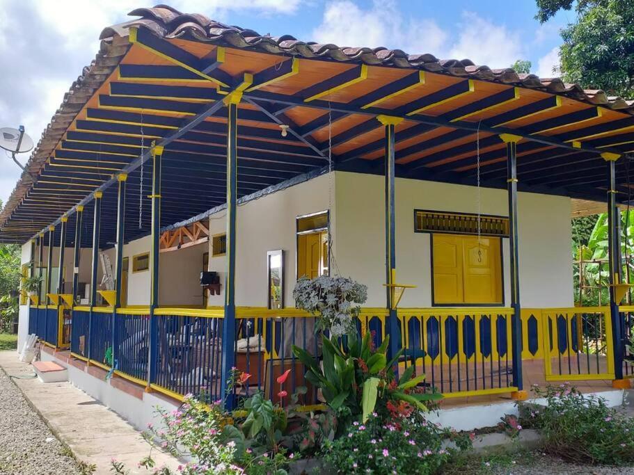 Casa Finca Villa Luz A 800 Mts Del Parque Del Cafe Montenegro Buitenkant foto