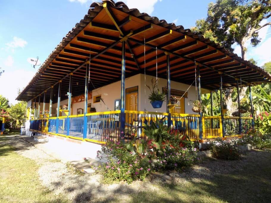 Casa Finca Villa Luz A 800 Mts Del Parque Del Cafe Montenegro Buitenkant foto