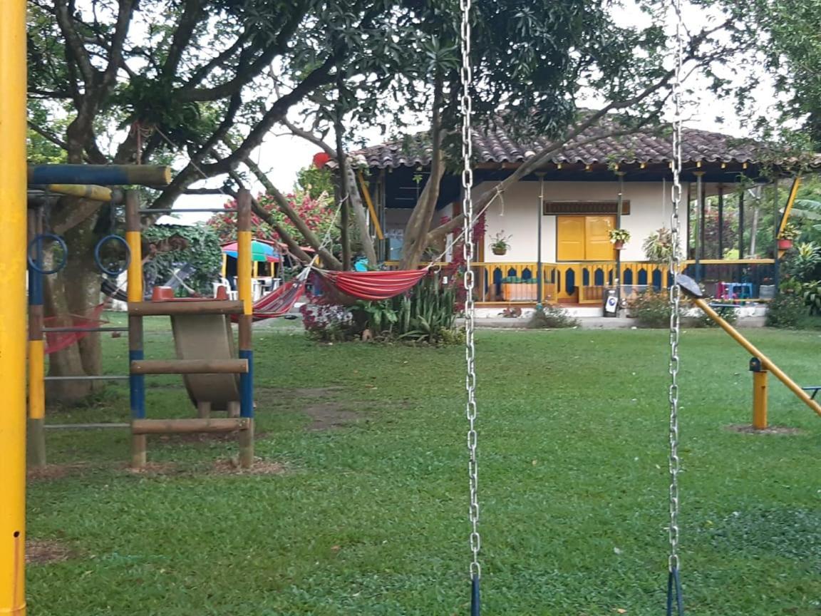 Casa Finca Villa Luz A 800 Mts Del Parque Del Cafe Montenegro Buitenkant foto